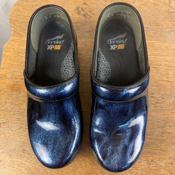 Dansko XP 2.0 Colorshift Patent Navy leather clog, Size 37, medical, nurse - Picture 2 of 7